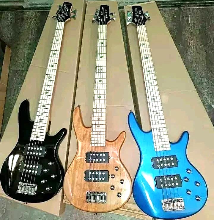 GUITARE BASSE 5 CORDES
