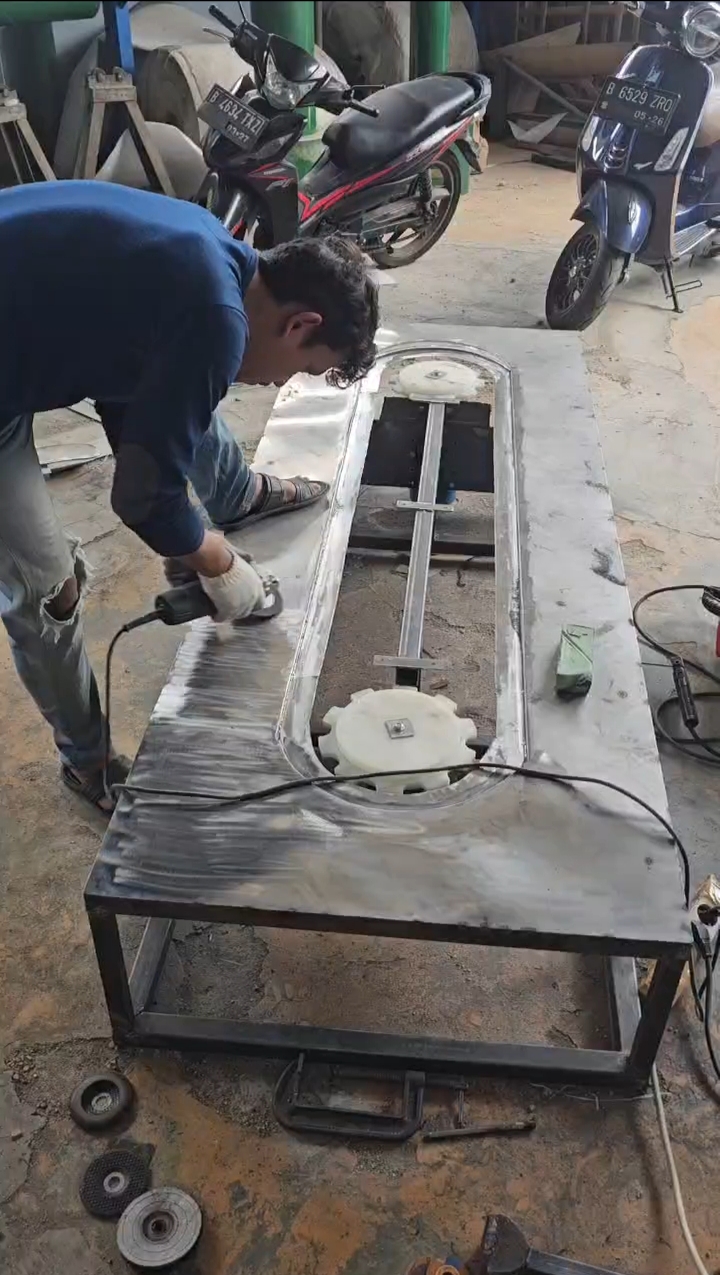 Proses Fabrikasi Sushi Conveyor Chain — Pabrik Pengolahan, Jakarta Timur