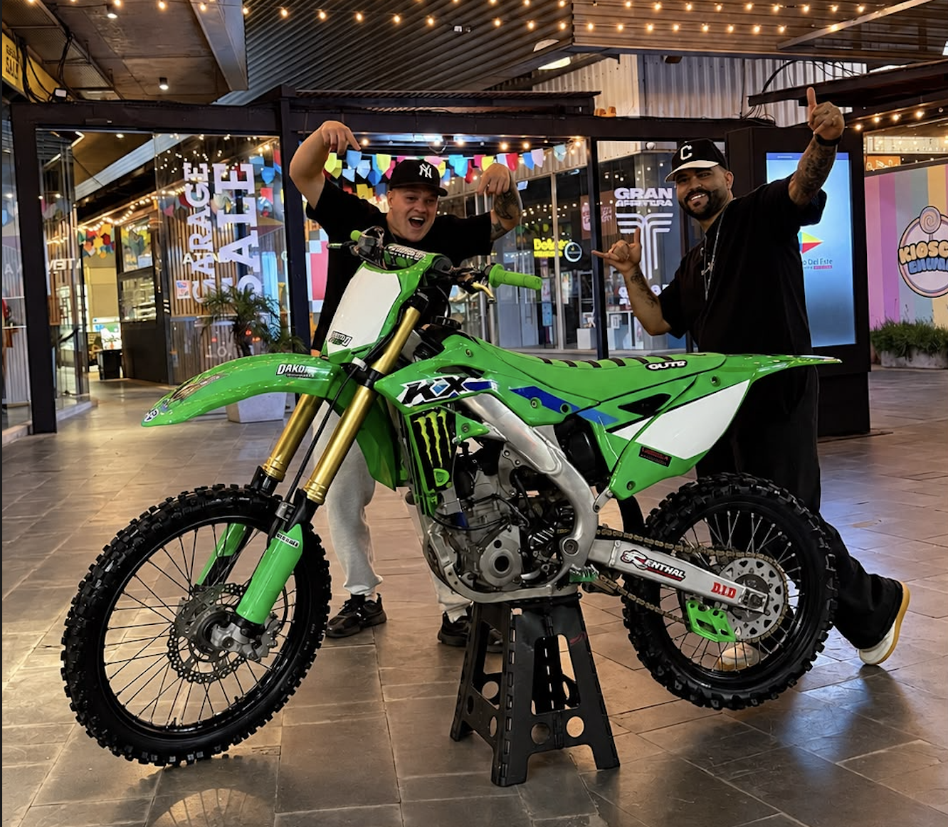 Kawasaki KX250F sorteada por Barber Style