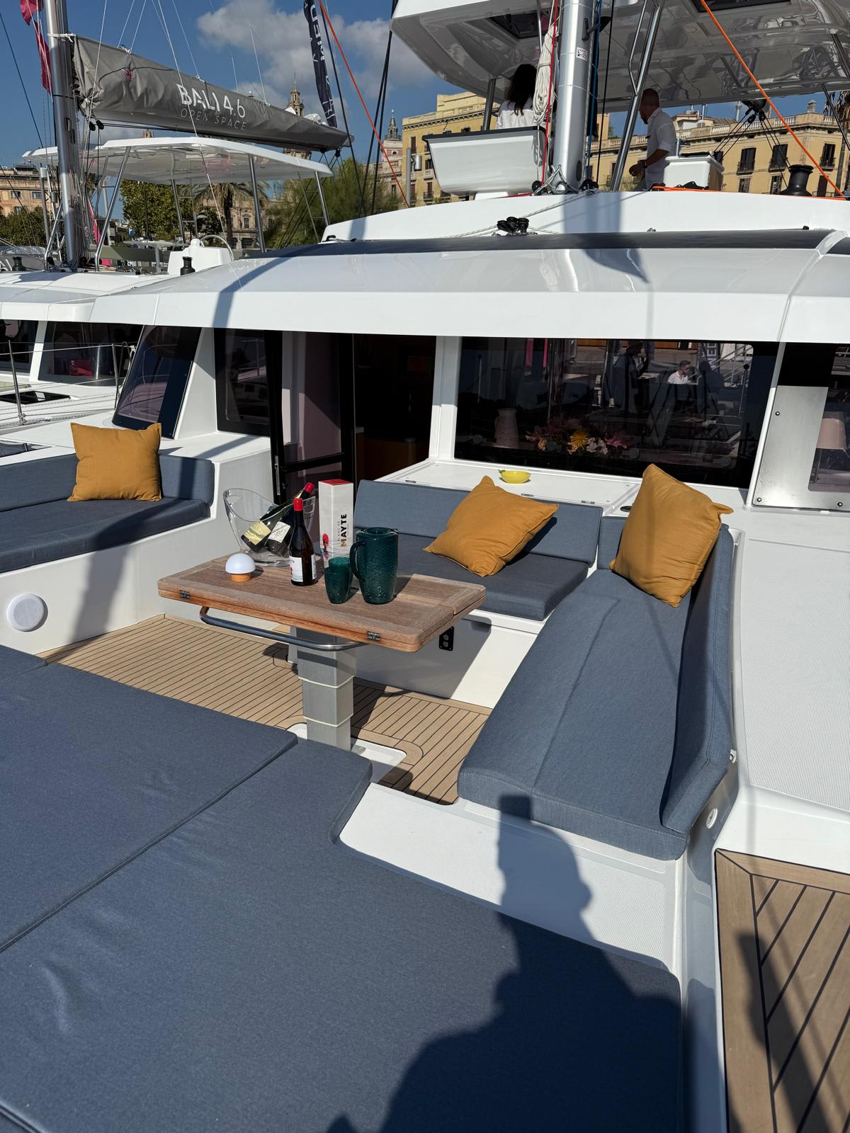 Libera Bali 5.2 vor Anker in Furnari / Marina Portorosa
