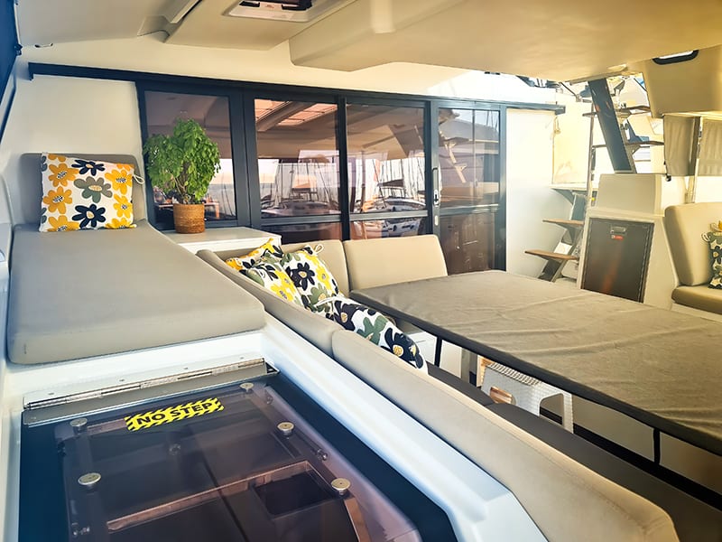 Penny Lane  - Green Wave Aura 51 vor Anker in Athens / Alimos Marina