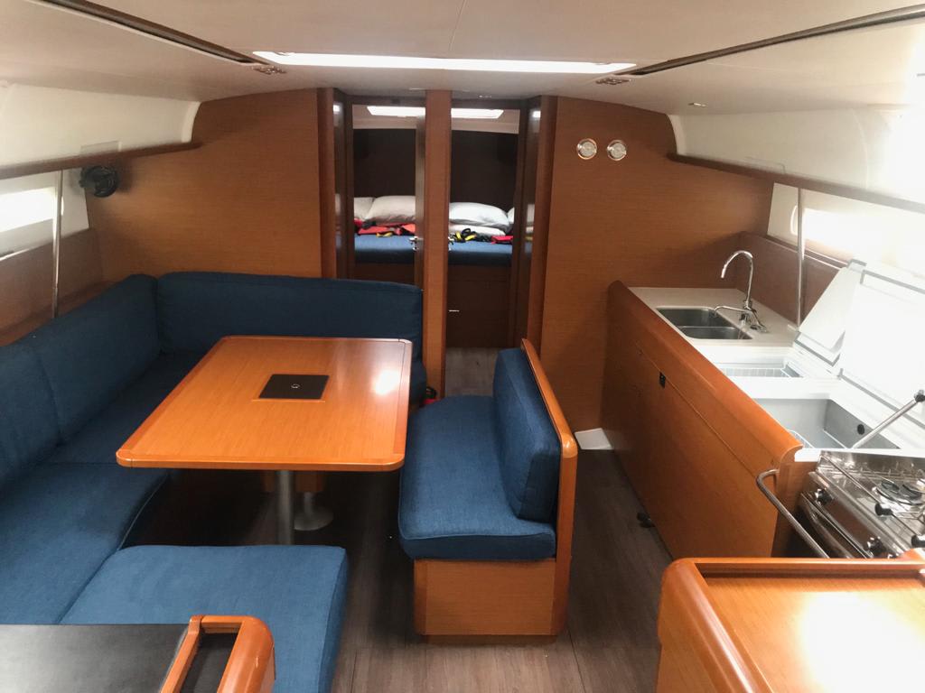 Alboran Grappa (Palmeira) Sun Odyssey 519 vor Anker in Palmeira / Sal Harbour
