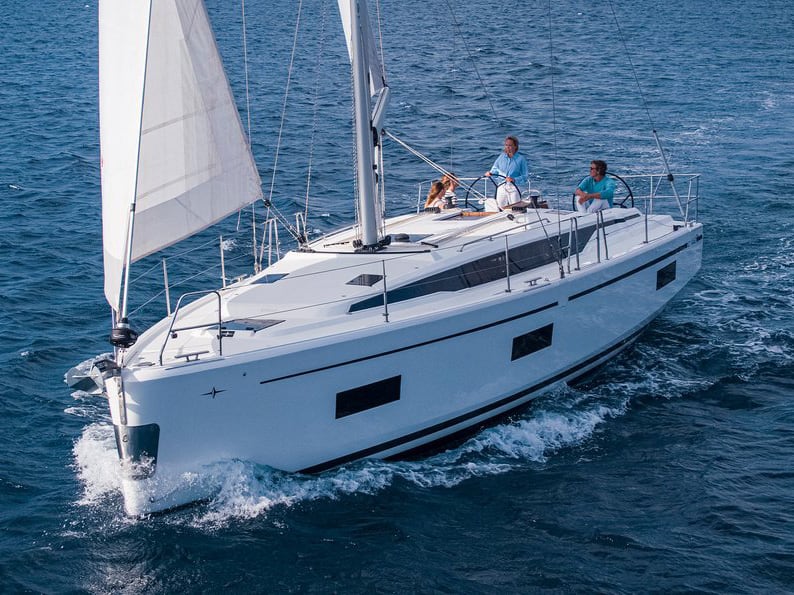 Leopard Bavaria C42 біля причалу Athens / Alimos Marina