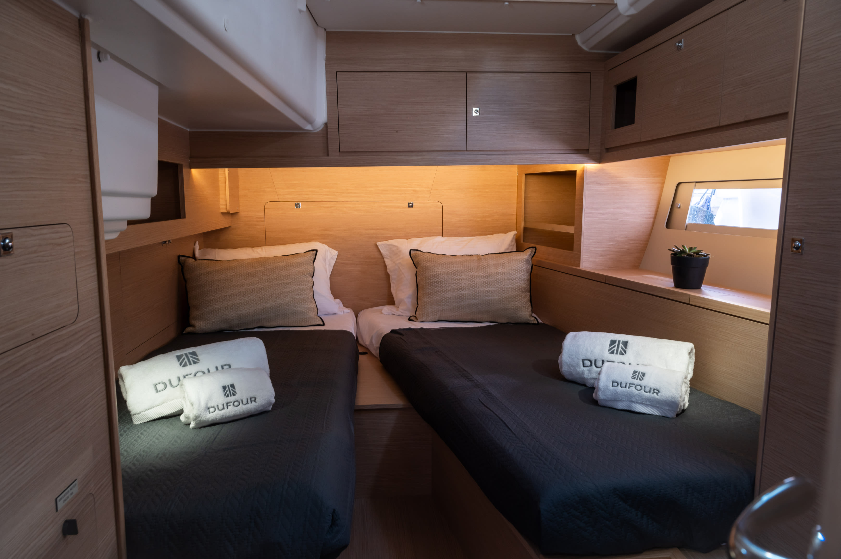 Ionian Blue Dufour 530 amarrado en Preveza Main Port