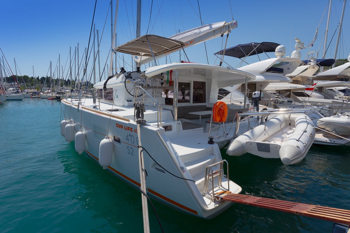 SUNSHINE Lagoon 400 S2 біля причалу ACI Marina Split