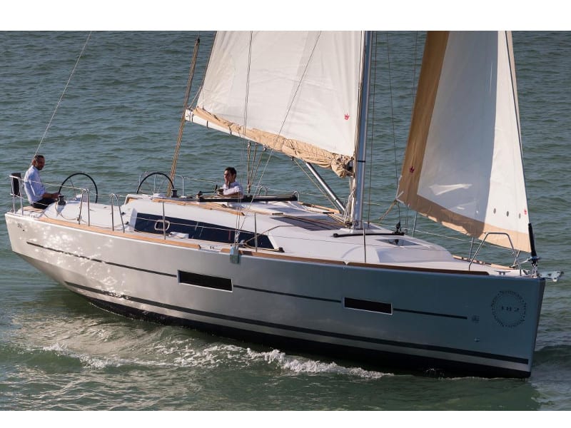 Prince Folegandros Dufour 382 Grand Large amarrado en Athens / Alimos Marina