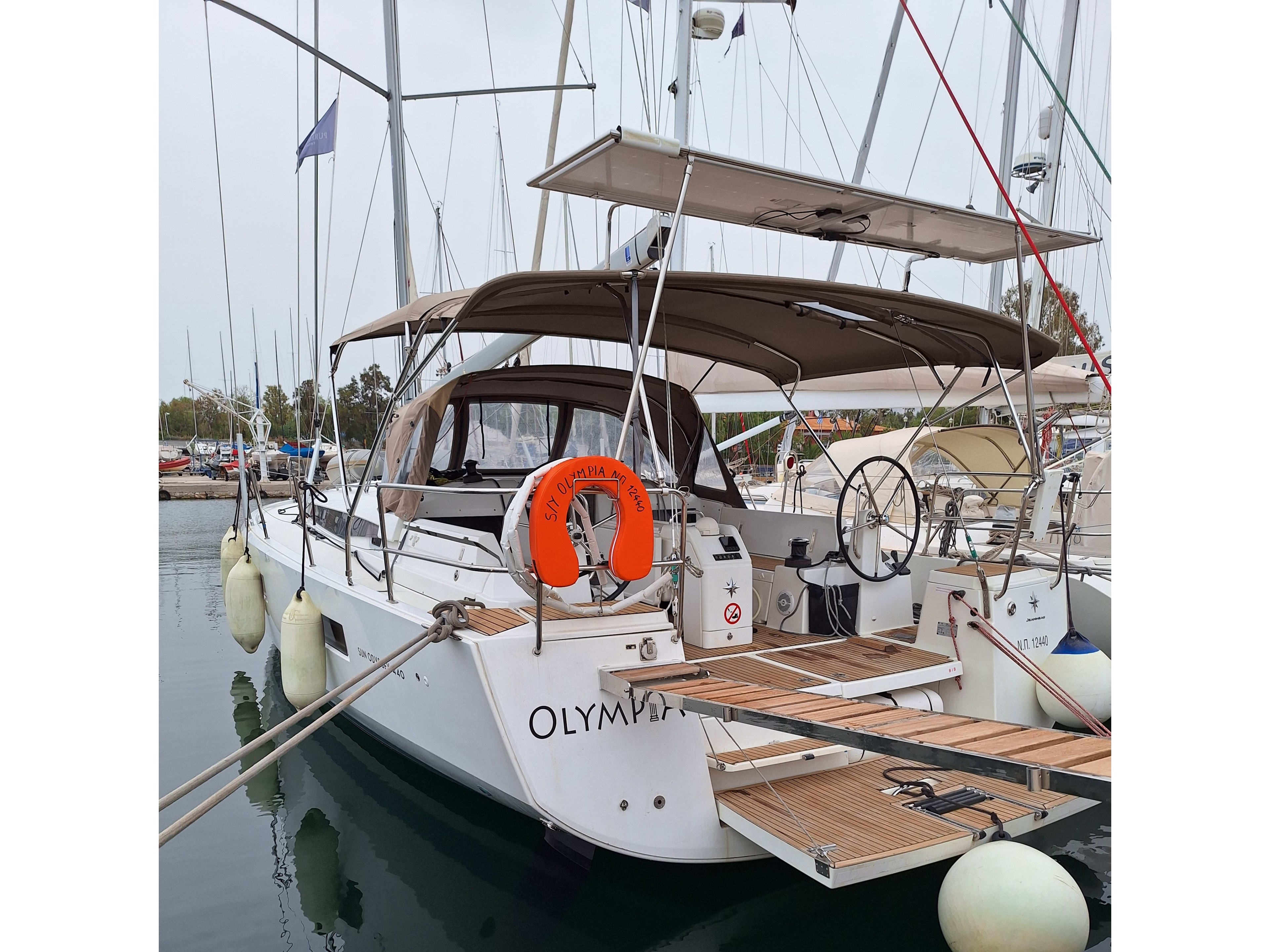 OLYMPIA Sun Odyssey 440 біля причалу Skiathos