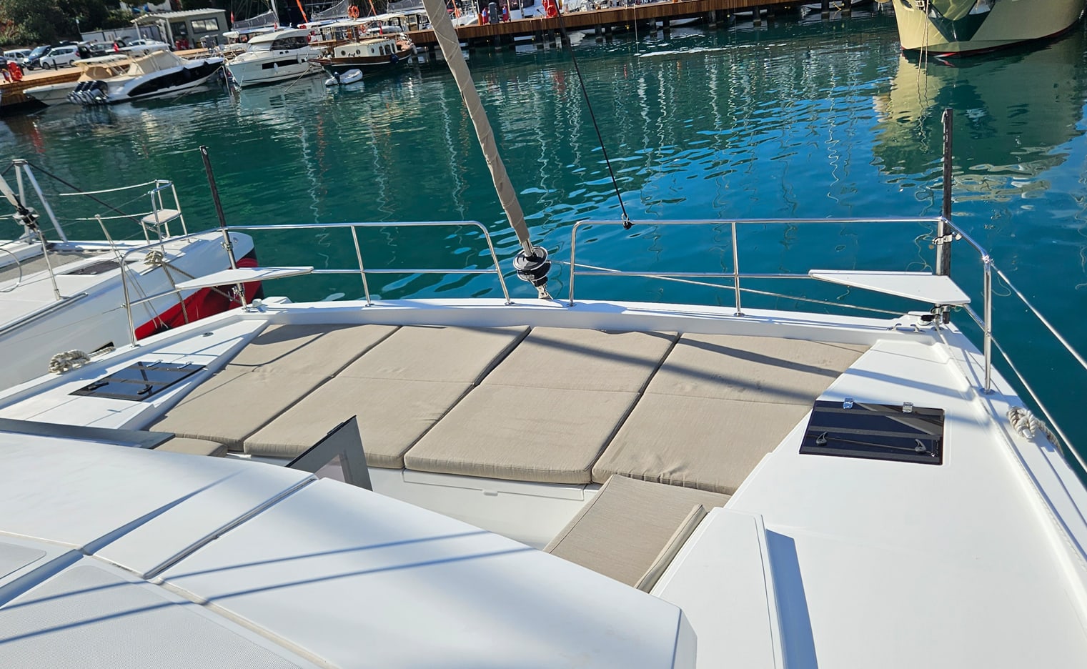 Sah Mat Bali 4.2 vor Anker in Fethiye / Yacht Club Mai