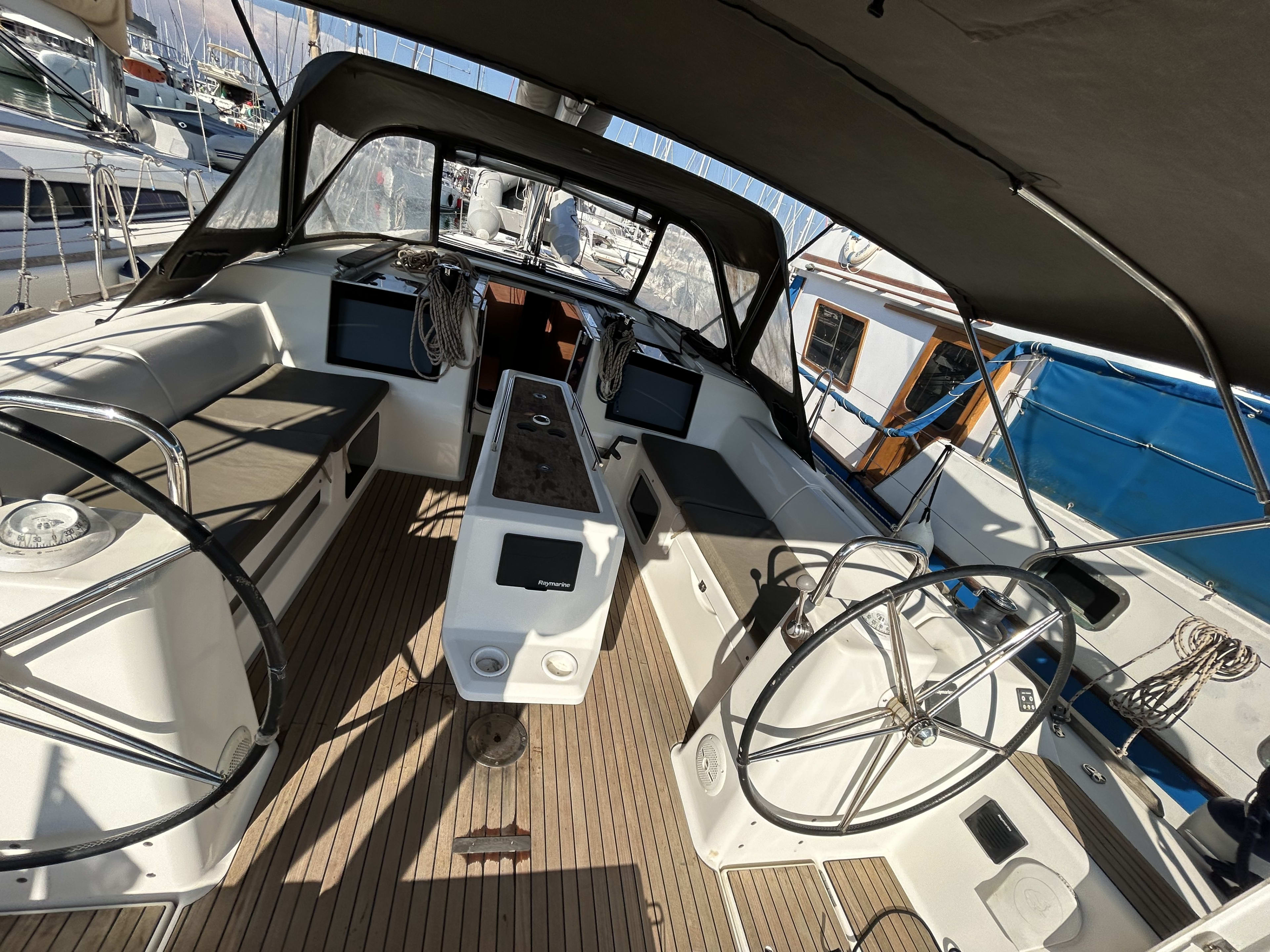 Tango II Dufour 460 Grand Large біля причалу D-Marin Marina Gouvia