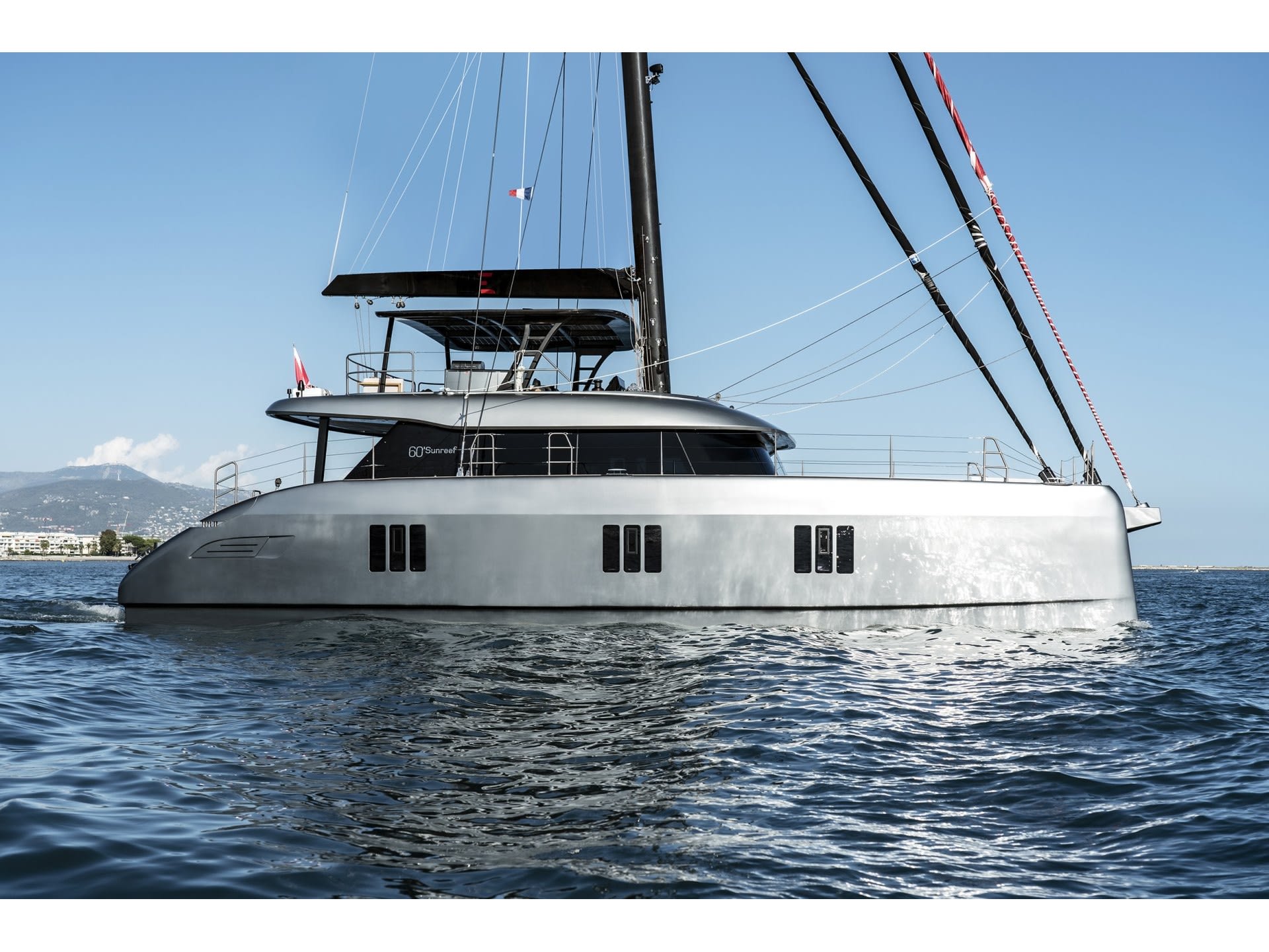 Serenity Sunreef 60 amarrado en Athens / Alimos Marina