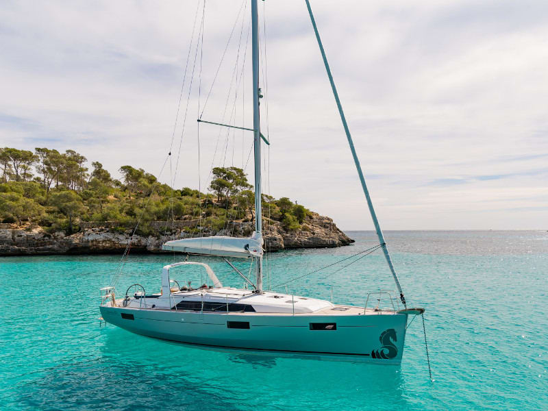 Black Lion Oceanis 41.1 біля причалу Athens / Alimos Marina