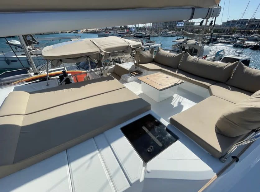 Alexandra III Elba 45 amarrado en Rhodes New Marina