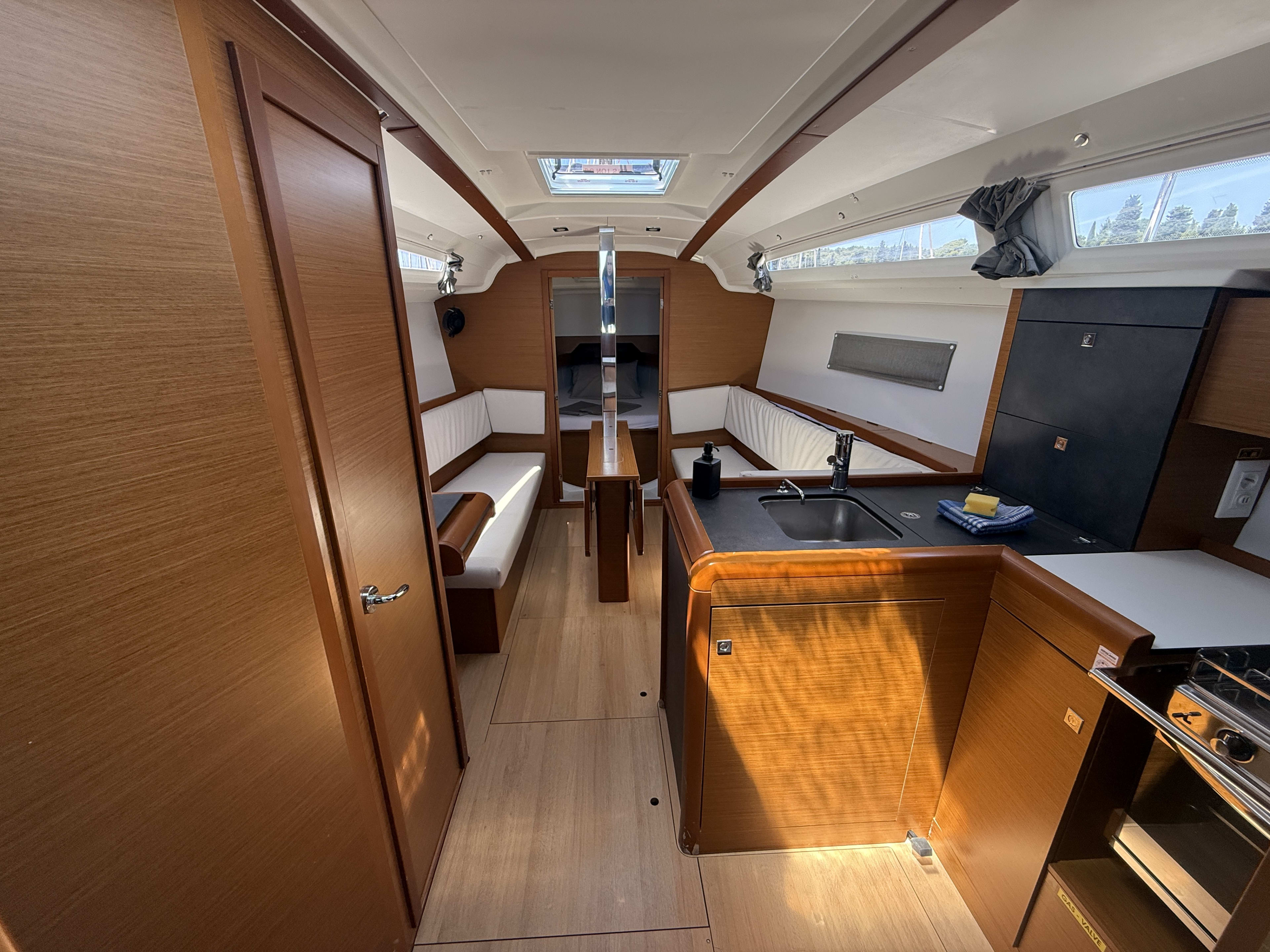 Vitamar Sun Odyssey 349 біля причалу Pula / Marina Polesana