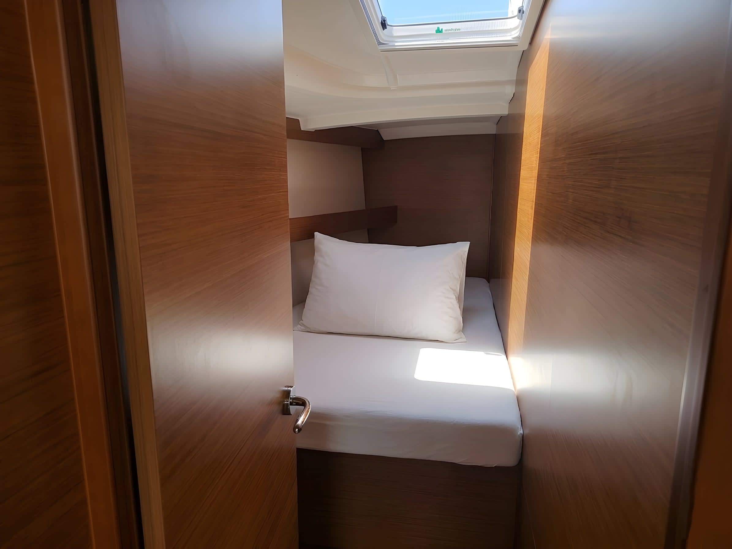 LEONA Sun Odyssey 440 біля причалу Pula / Marina Polesana