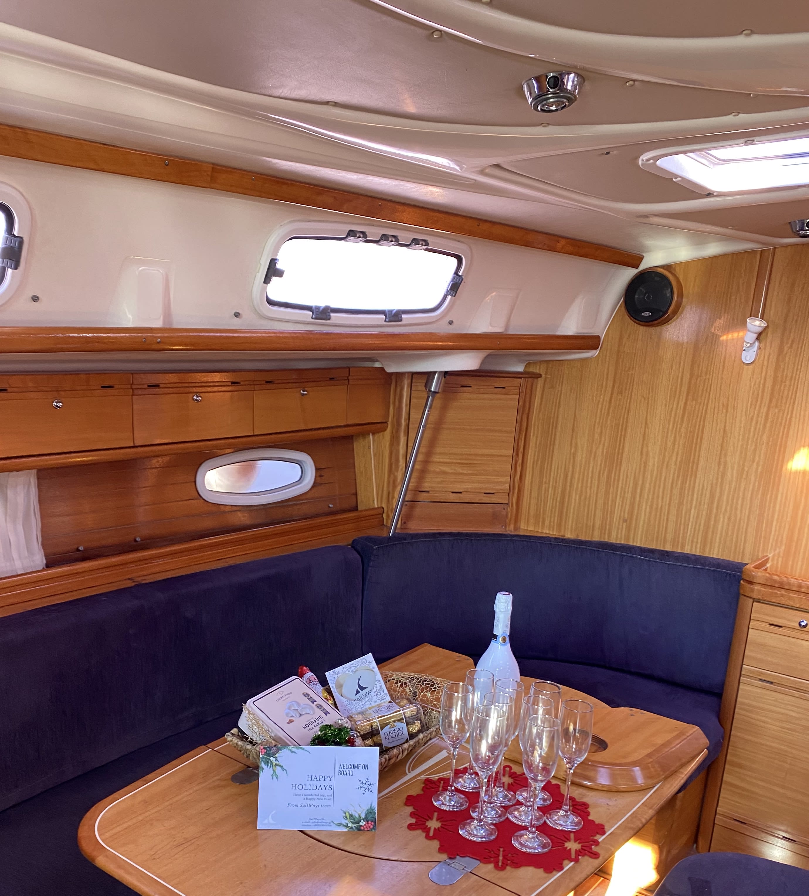 Leonidas Bavaria 50 Cruiser біля причалу Athens / Alimos Marina
