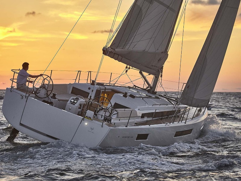 Innovation Sun Odyssey 440 біля причалу Marina de Portimao