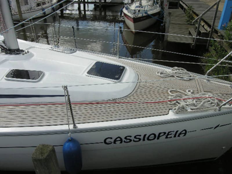 Mio Bavaria 37 Cruiser amarrado en Lemmer