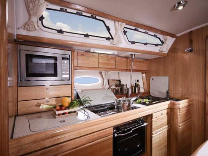 Luna Bavaria 40 Cruiser moored at Lemmer