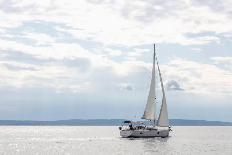 TINO Elan Impression 40 vor Anker in ACI Marina Split