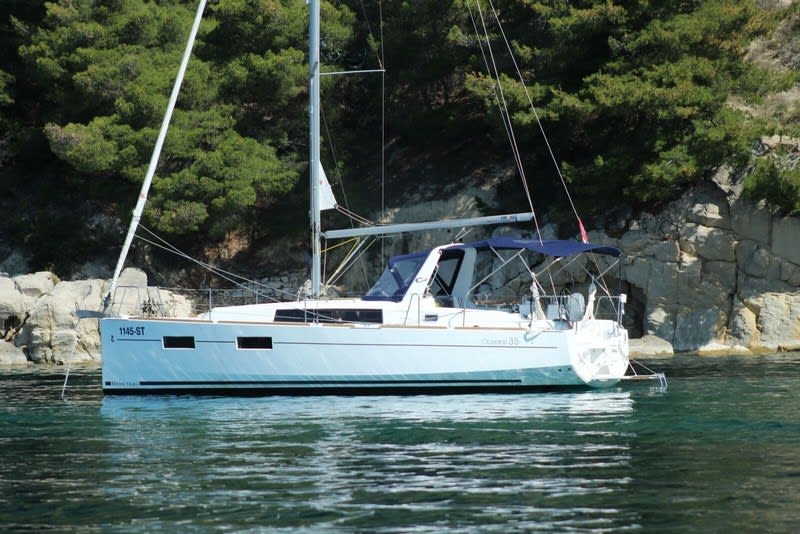JEAN MICHEL Oceanis 35 біля причалу ACI Marina Split