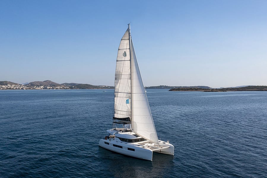 For Sail Too - Green Wave Lagoon 50 amarrado en Paros port