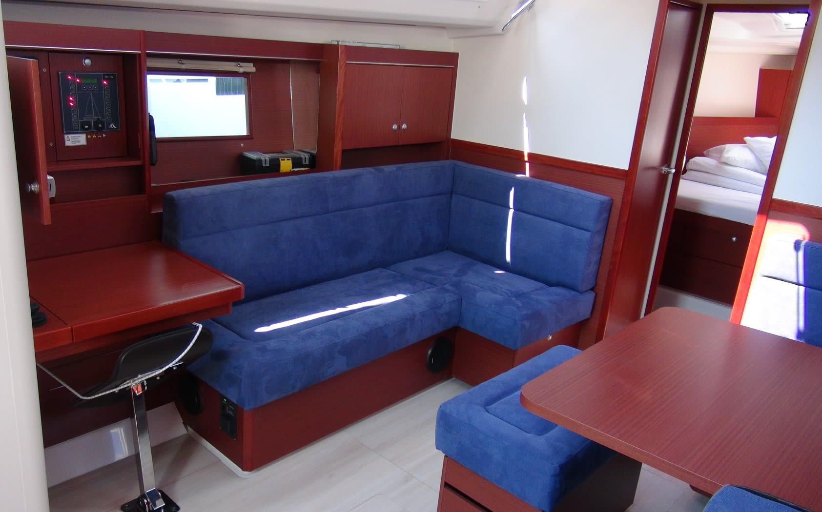 Vitae Hanse 455 amarrado en Marina Medulin