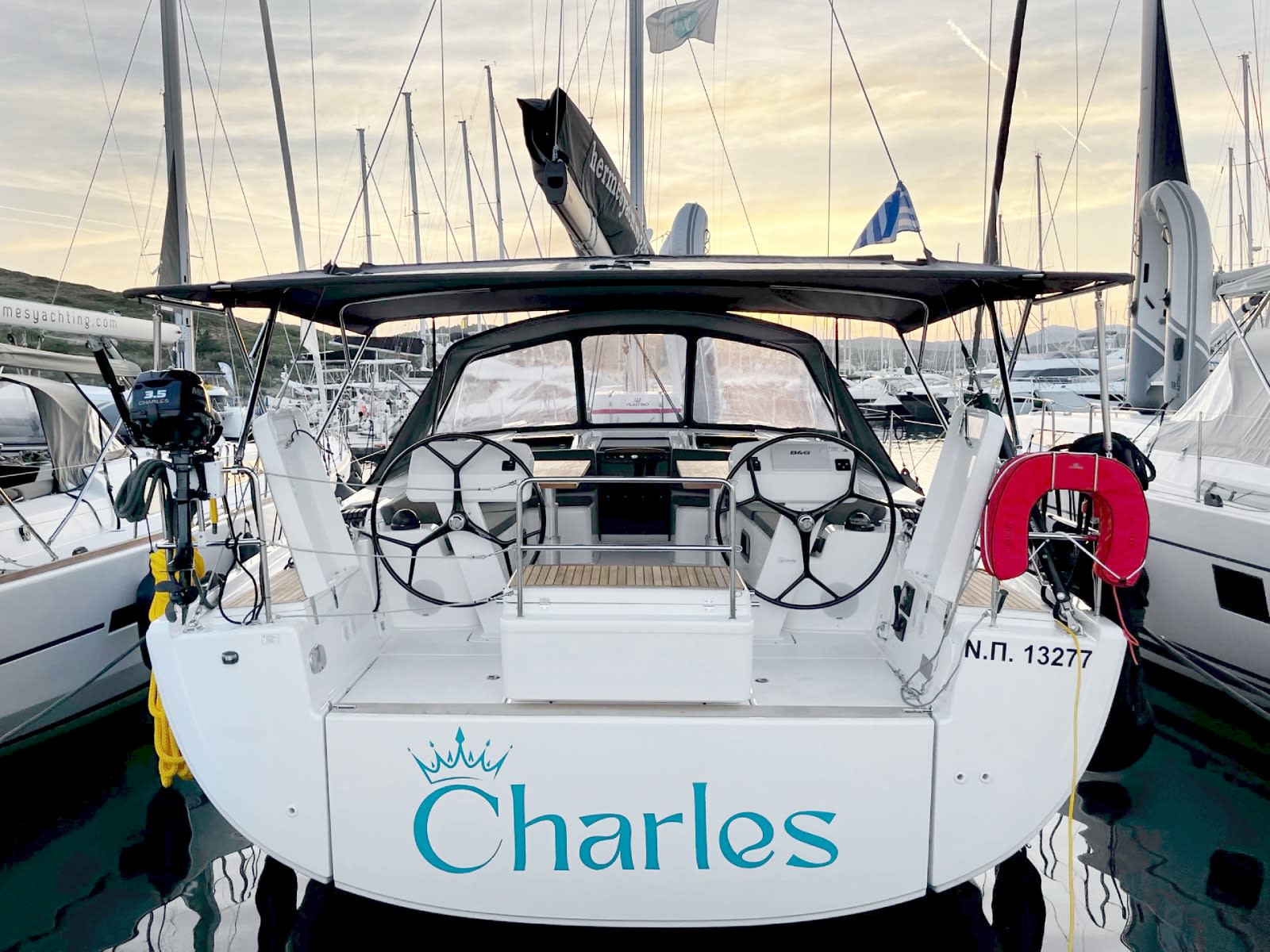 Charles Hanse 508 біля причалу Lavrion / Olympic Marina