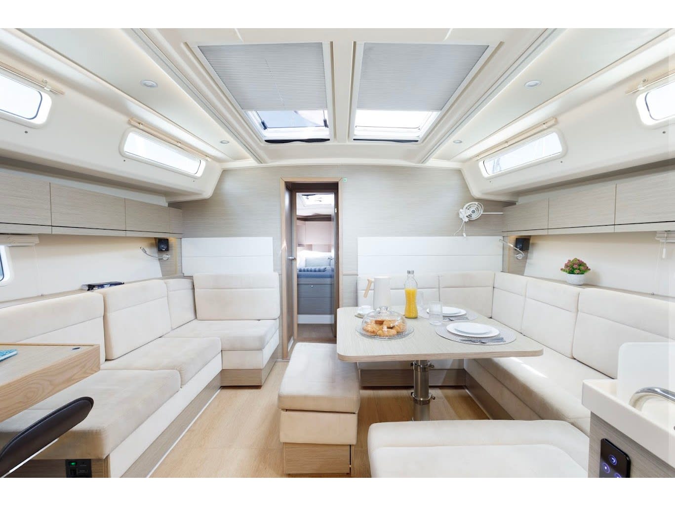 Sea Ruby Hanse 458 біля причалу Marina Kos