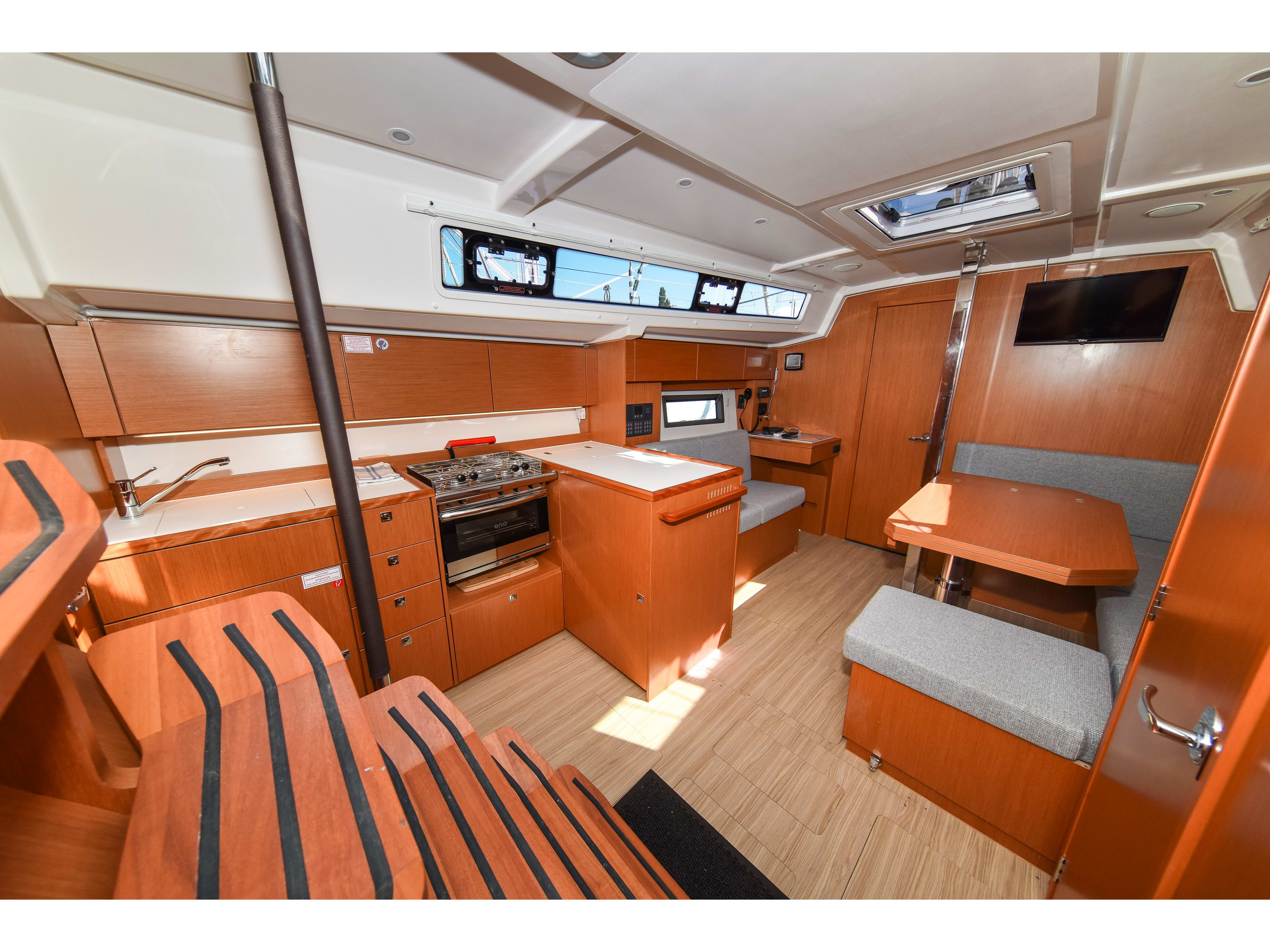 SEA CLOUD Bavaria C38 amarrado en Marina Zadar
