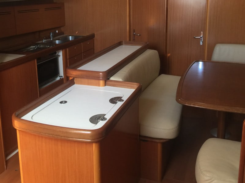 Sea Walks Cyclades 50.5 vor Anker in Salamina / Salamis Yachting Club