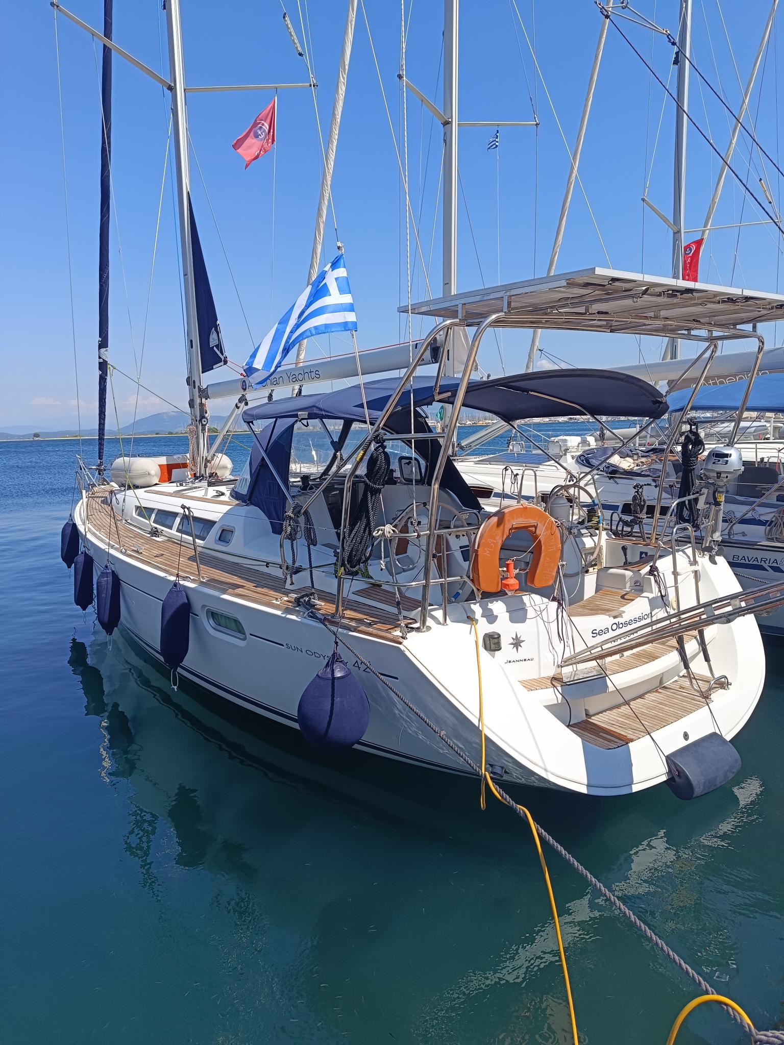 SEA OBSESSION Sun Odyssey 42 i vor Anker in Nydri / Hotel Armonia