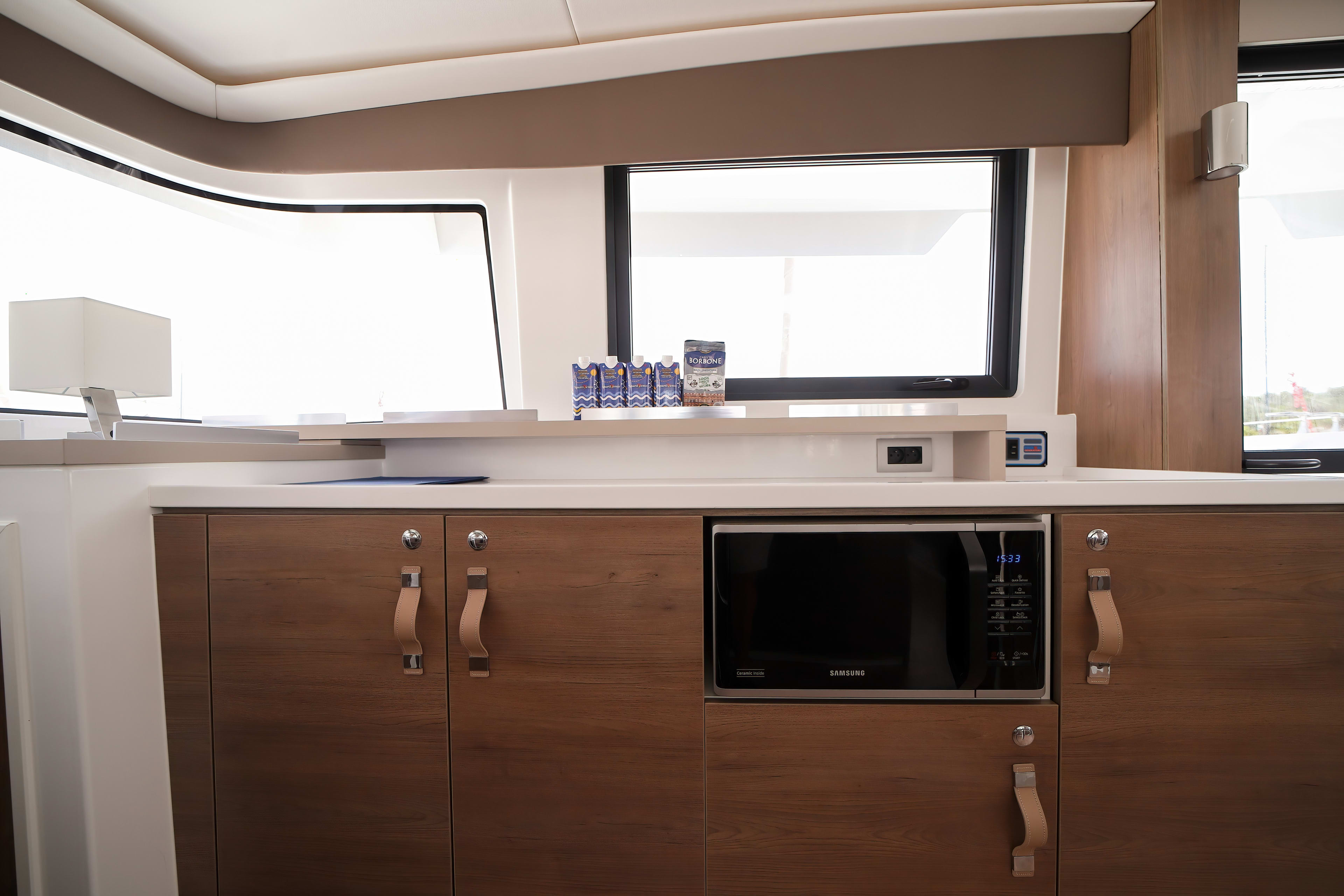 Avocado - Premium Line Bali 4.6 vor Anker in Marina di Olbia