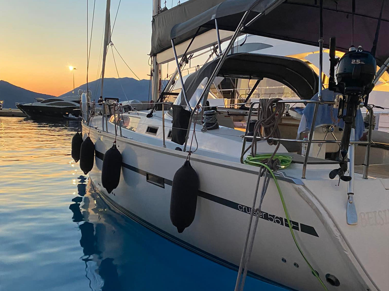 Kallirrhoe Bavaria Cruiser 56 біля причалу Lavrion / Olympic Marina