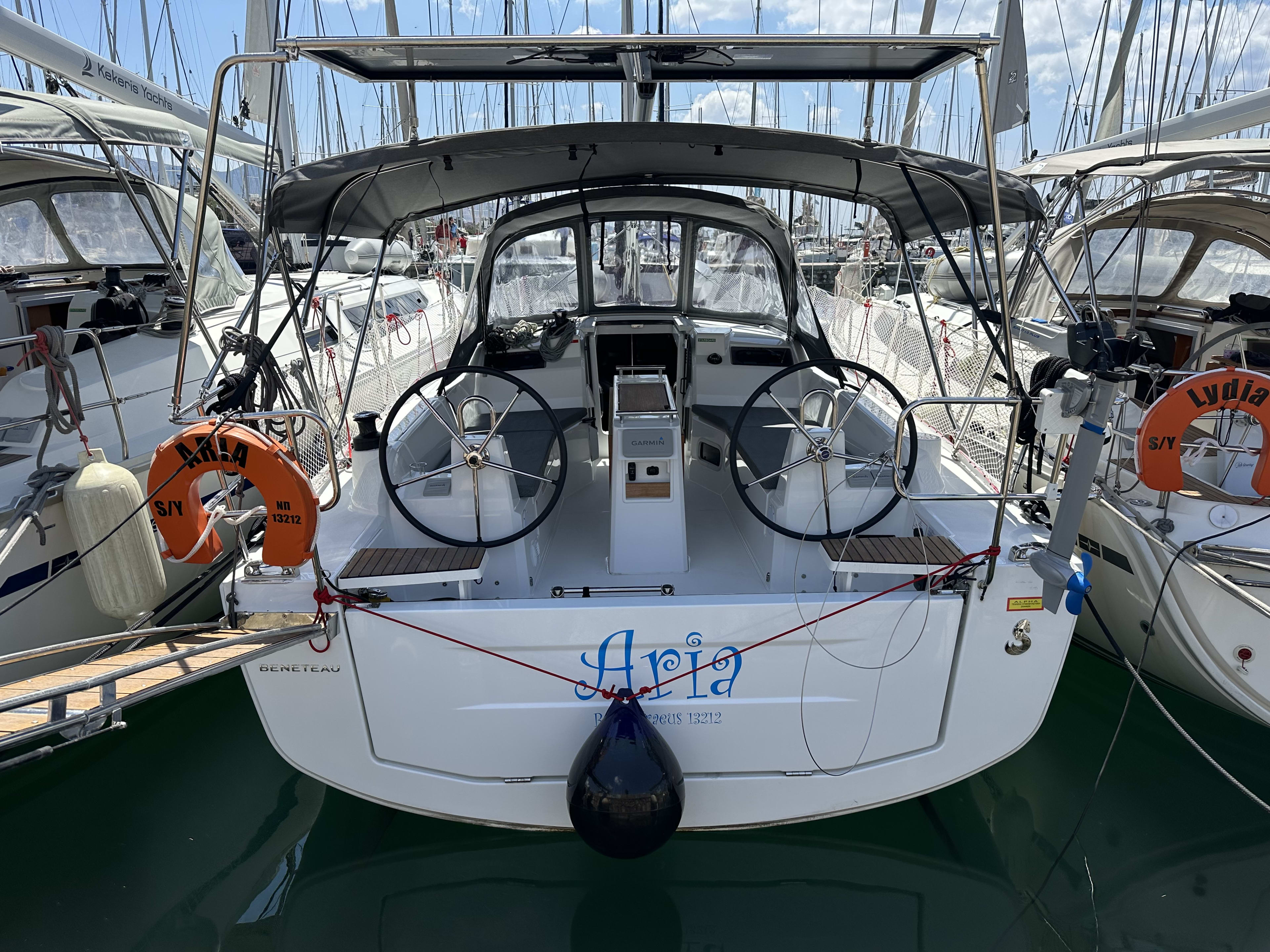 S/Y Aria Oceanis 34.1 vor Anker in Athens / Alimos Marina