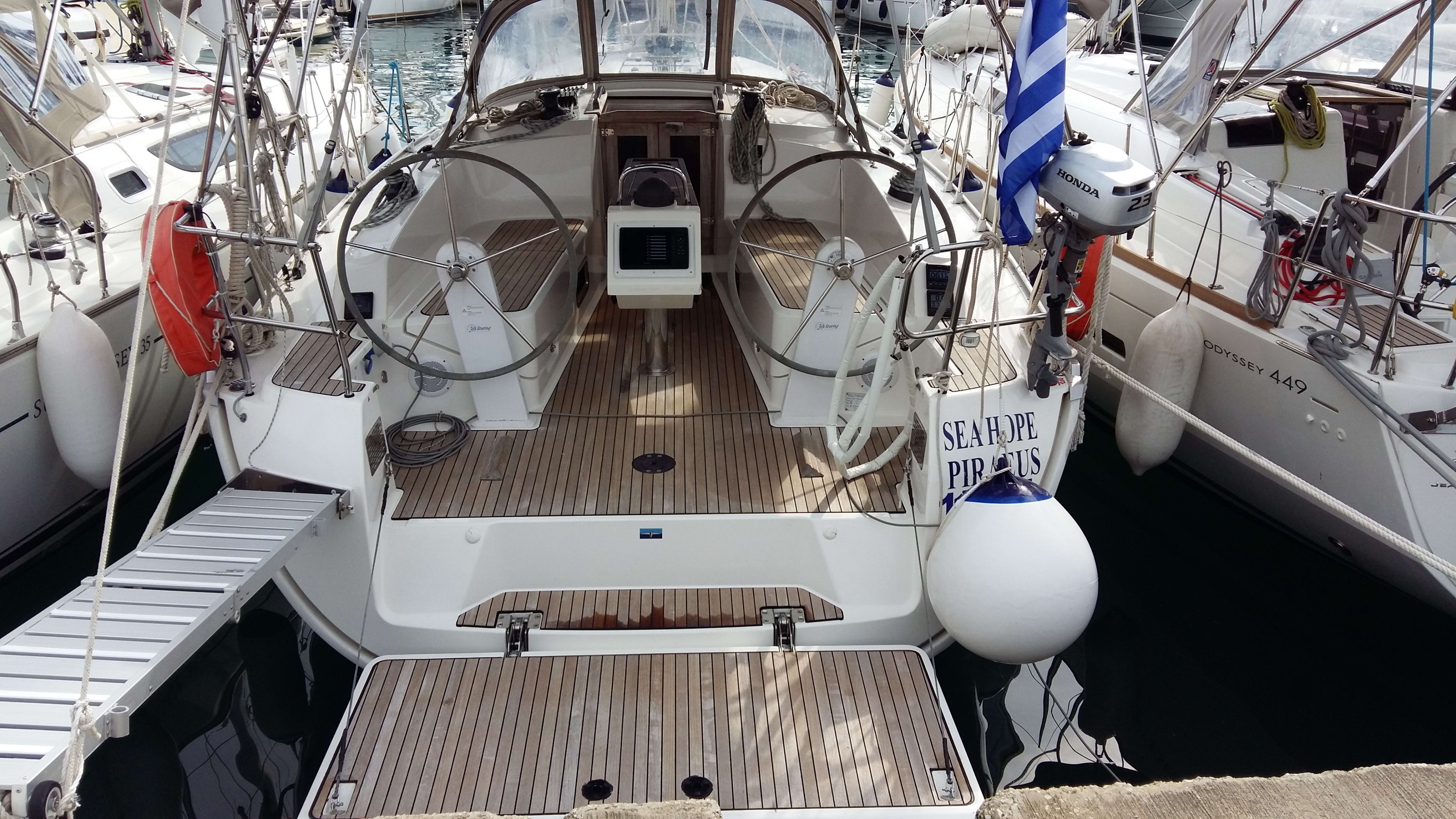 Sea Hope Bavaria Cruiser 37 біля причалу D-Marin Marina Gouvia