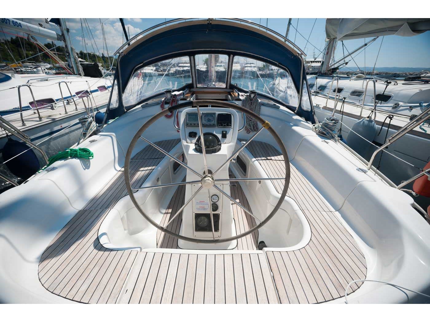 Meander Bavaria 38 Cruiser біля причалу Nikiti - Chalkidiki / Nikiti