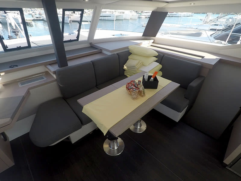 Imagine Astréa 42 біля причалу Šibenik / D-Marin Marina Mandalina