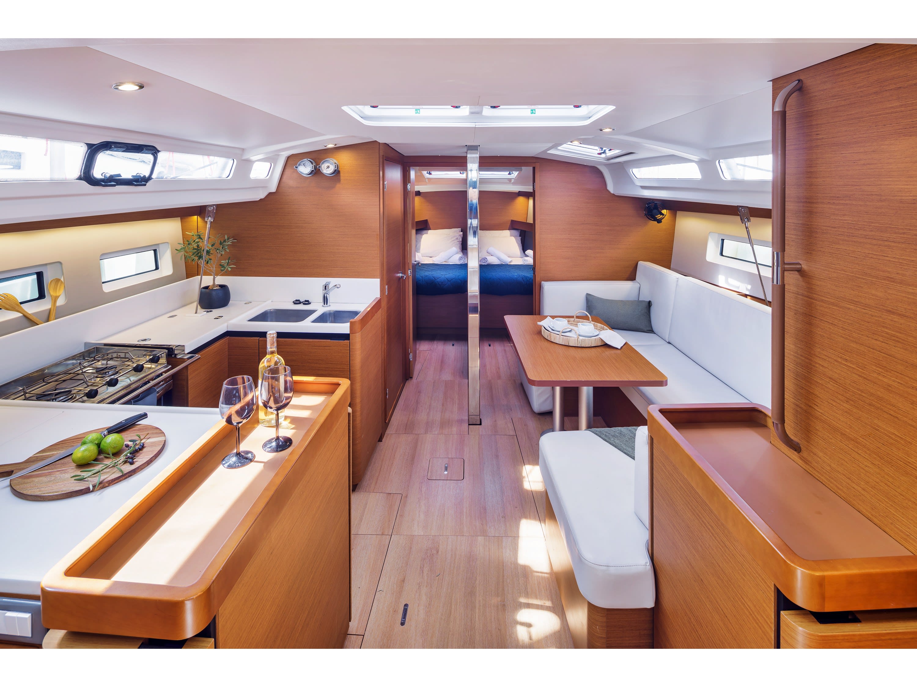 CRANE Sun Odyssey 440 біля причалу Mpenitses / Marina Benitses