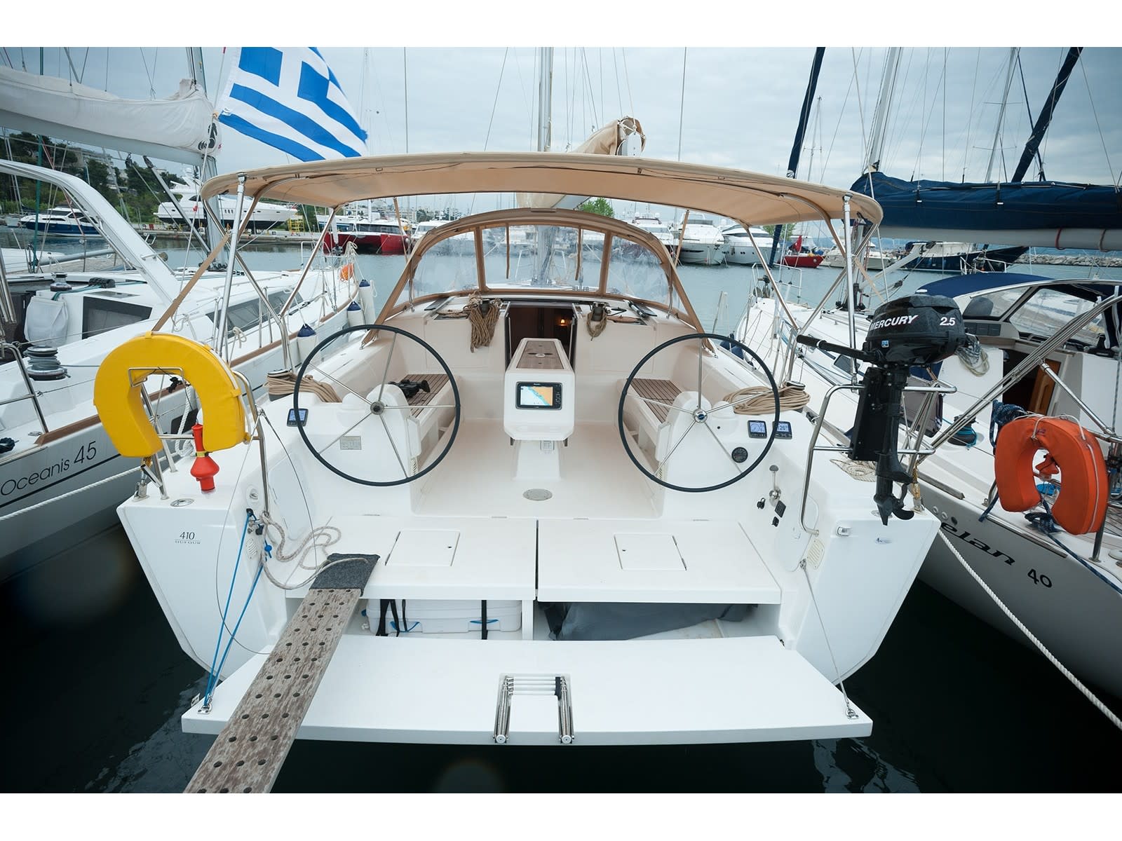 Anemos Dufour 410 Grand Large vor Anker in Nikiti - Chalkidiki / Nikiti