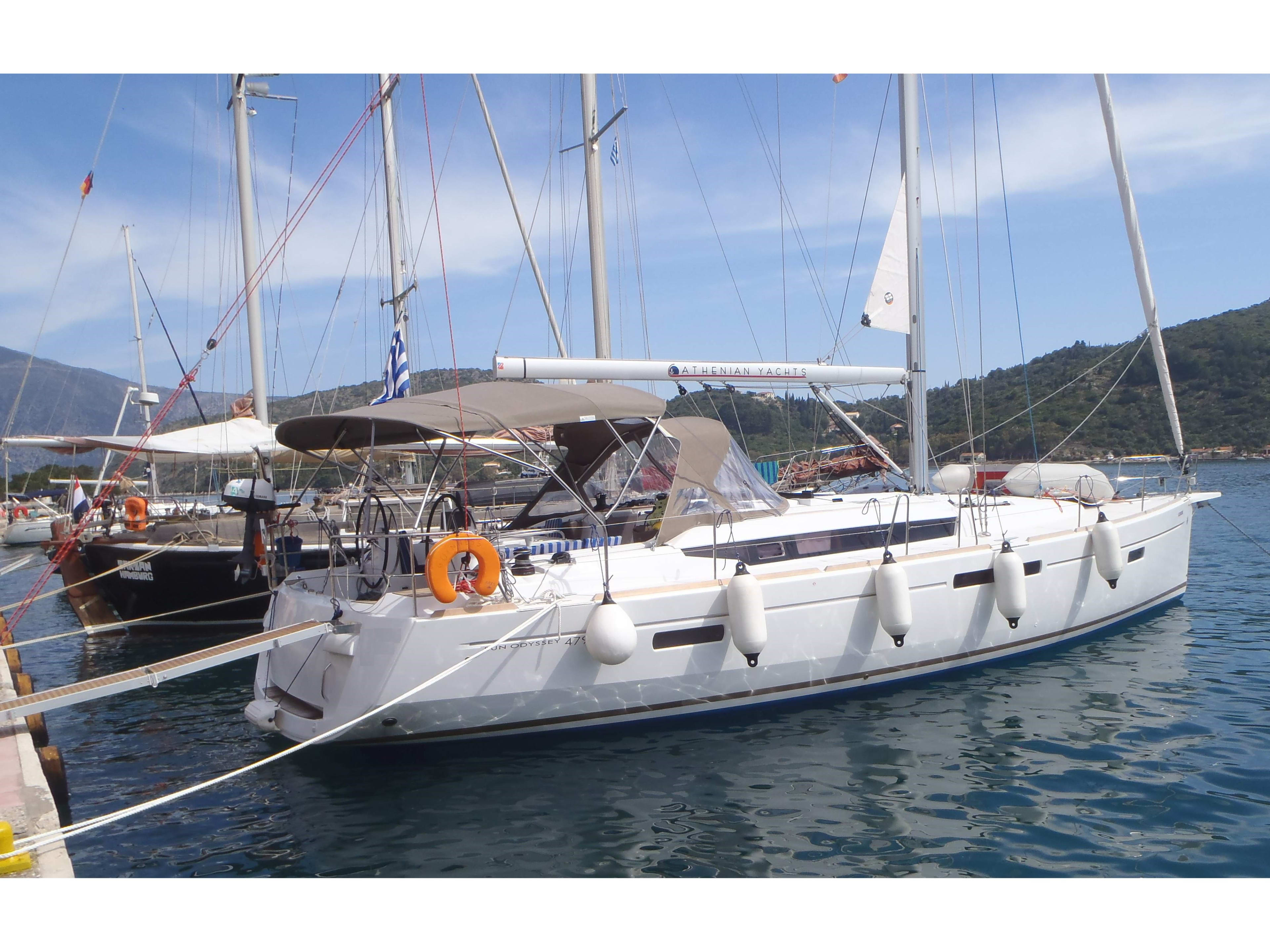 HAPPY HIPPO Sun Odyssey 479 біля причалу Marina Kos