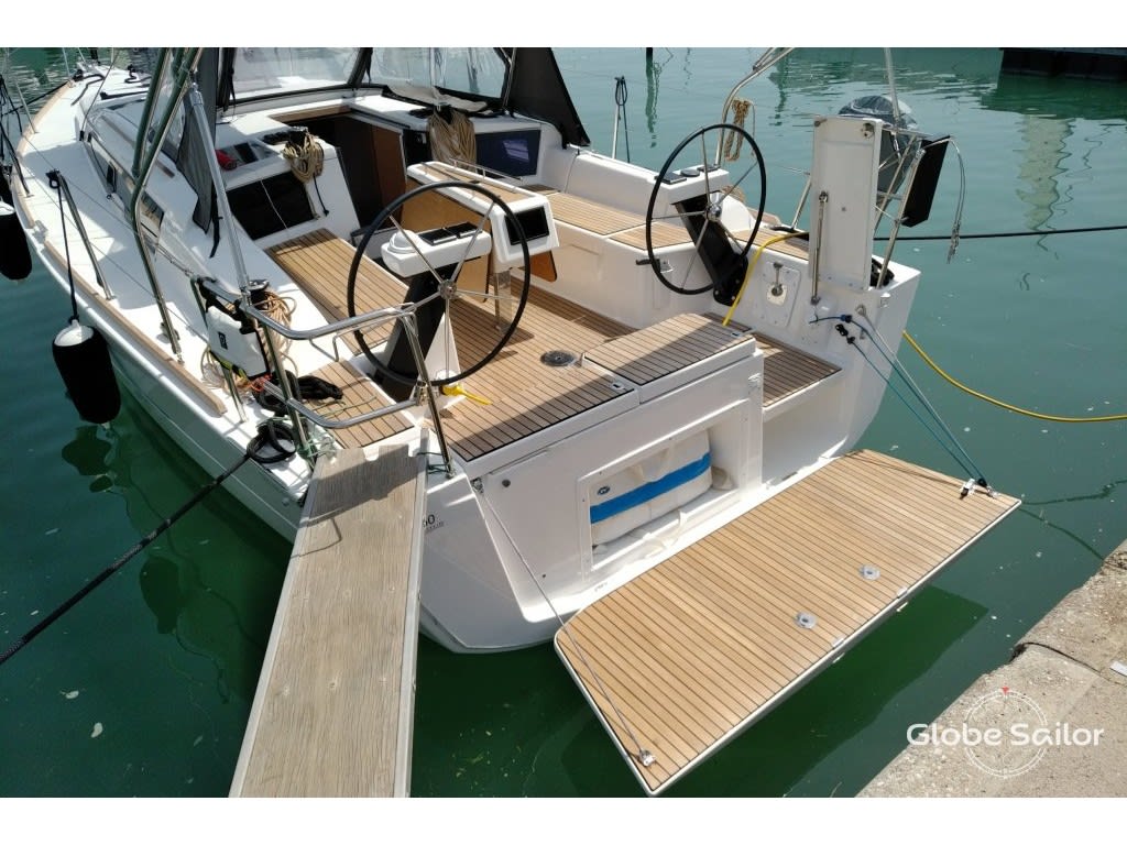 Blue Mares Dufour 360 Grand Large vor Anker in Sant Antoni de Portmany Port