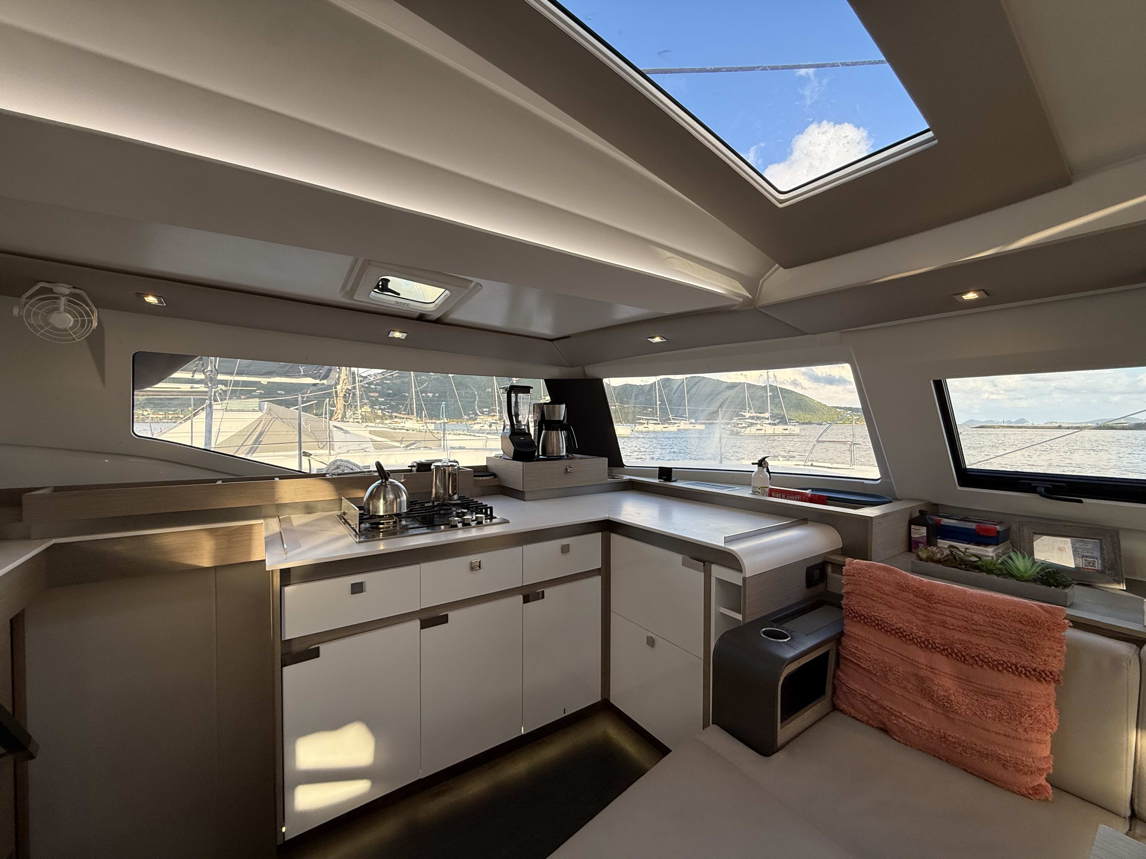 Nauti Intentions Elba 45 vor Anker in Road Town / Fort Burt Marina