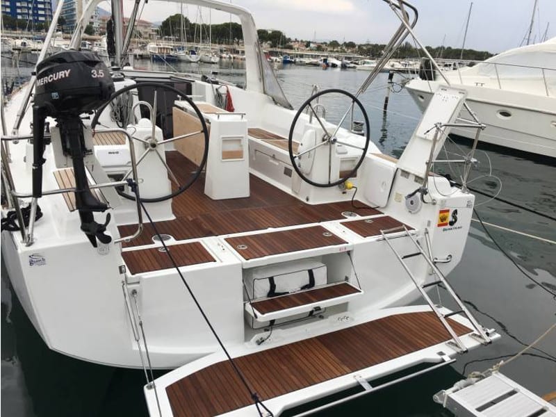 Lisis Oceanis 38 moored at Sitges - Barcelona / Port d'Aiguadolç