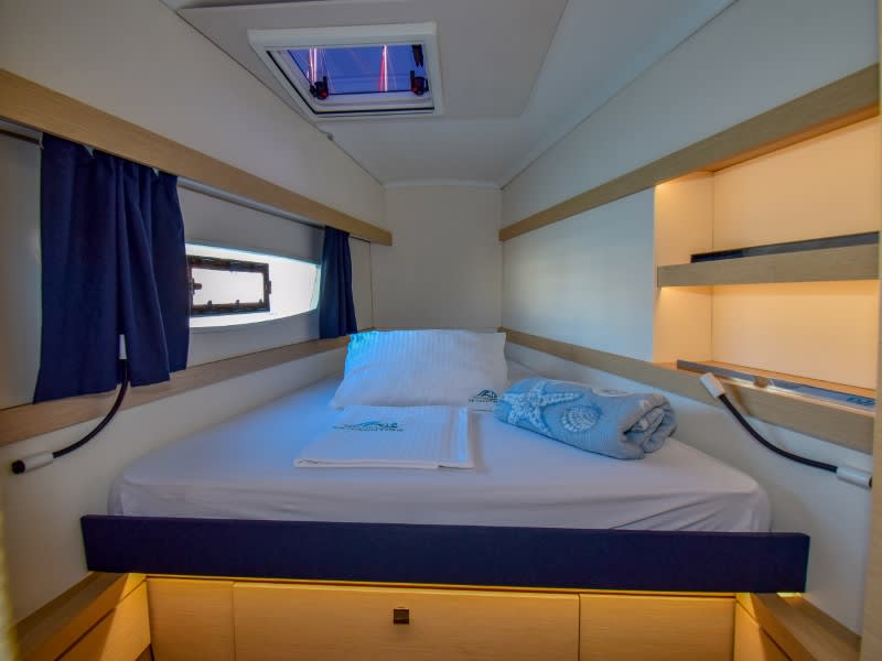 Amber Lucia 40 vor Anker in Marmaris Yacht Marina