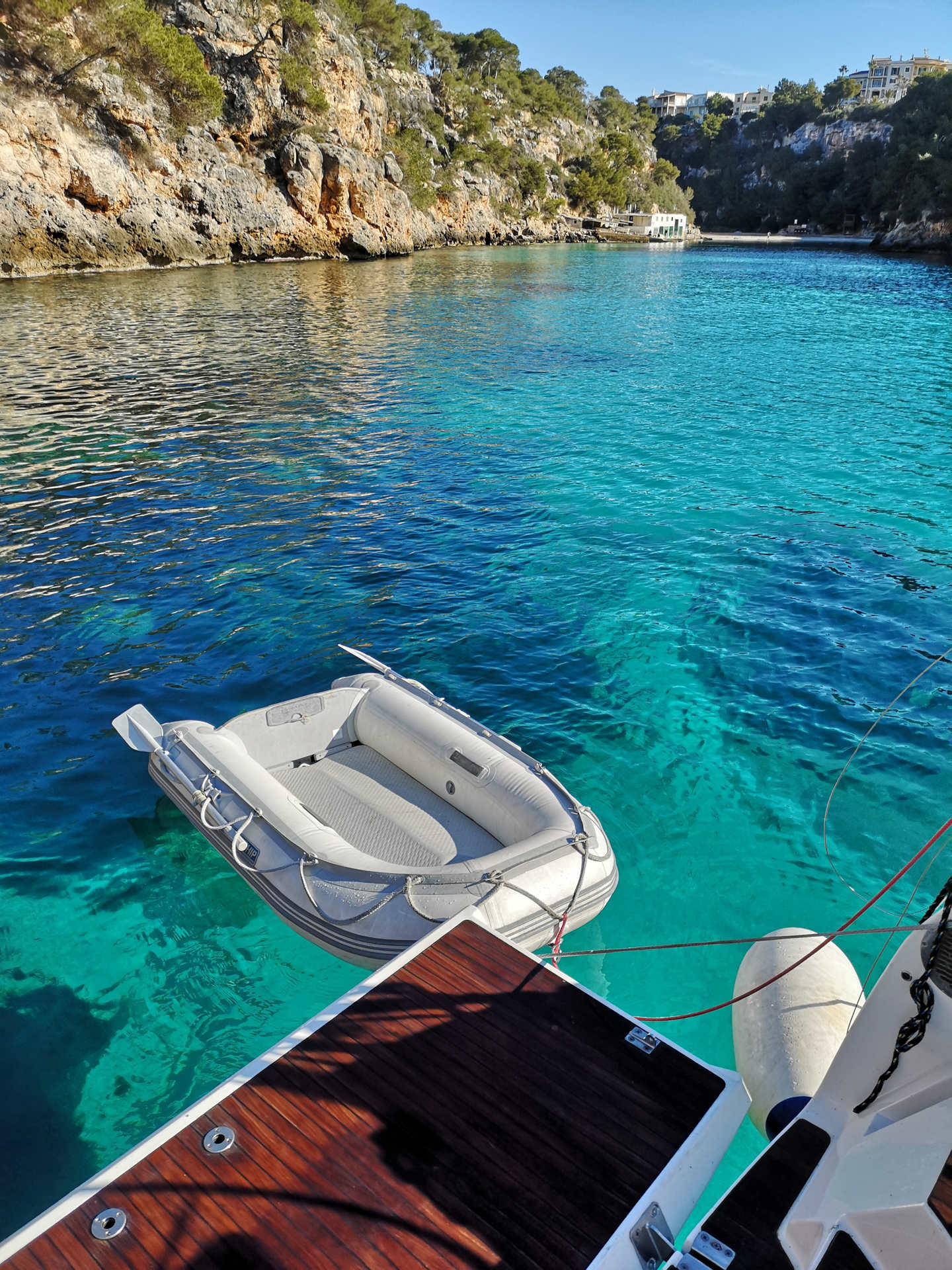 Eva Bavaria 45 Cruiser біля причалу Palma de Mallorca / Marina Naviera Balear