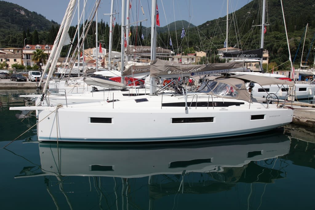 PANGEO Sun Odyssey 410 vor Anker in Mpenitses / Marina Benitses
