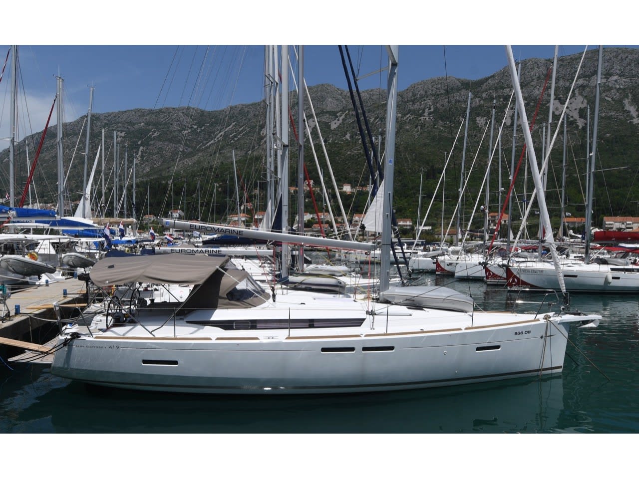 Euros Sun Odyssey 419 біля причалу ACI Marina Dubrovnik