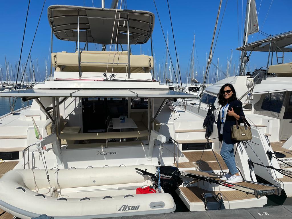 Elettra Nautitech 46 Fly біля причалу Capo d'Orlando Marina