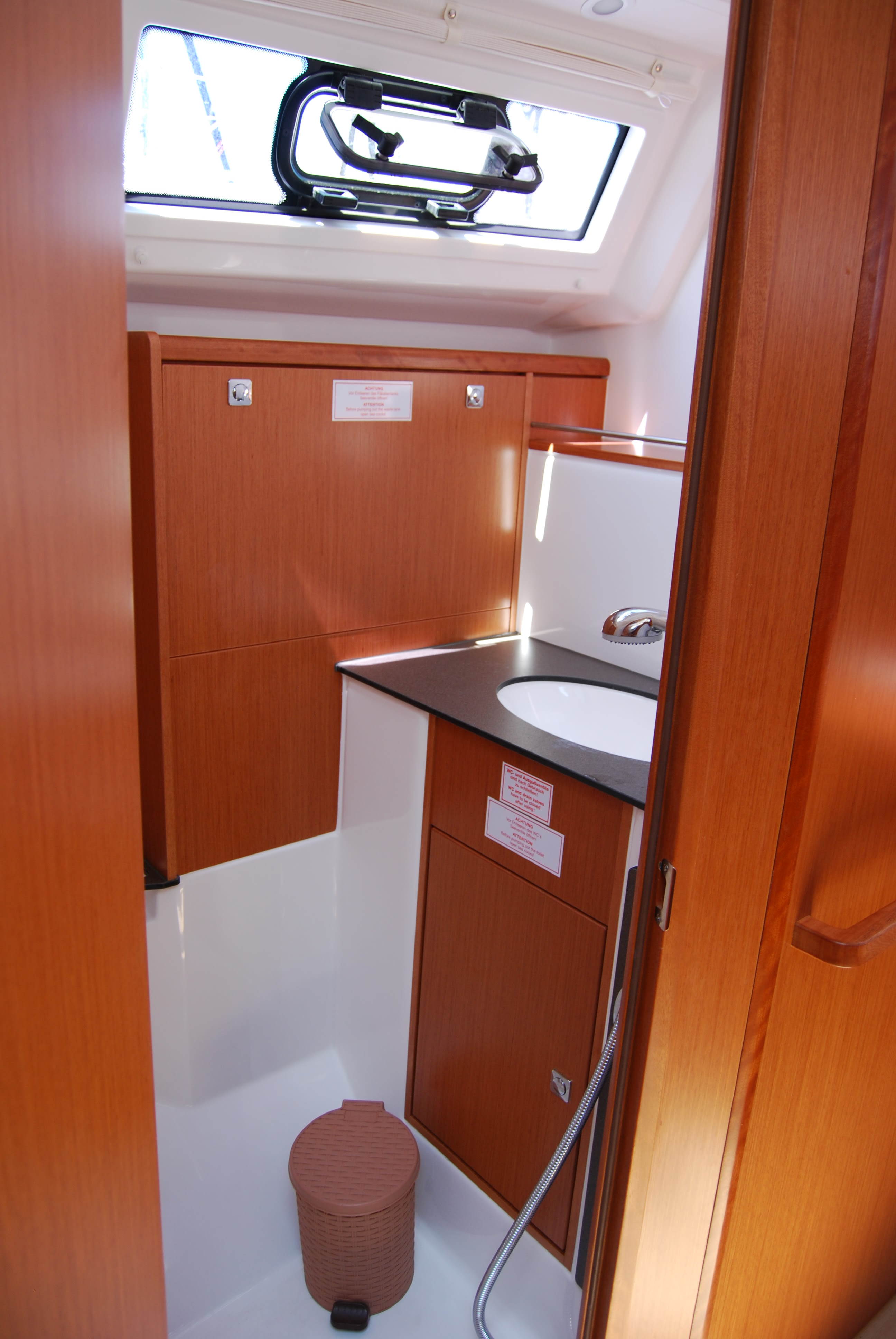 Bavaria Cruiser 37 біля причалу D-Marin Marina Gouvia