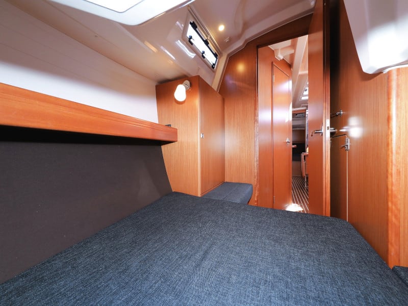 Lupe Bavaria Cruiser 37 біля причалу Marina Zadar